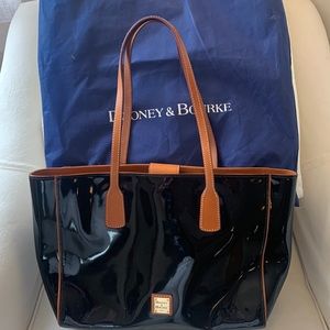 ❤️GORGEOUS ❤️Dooney and Bourke Patent Tote